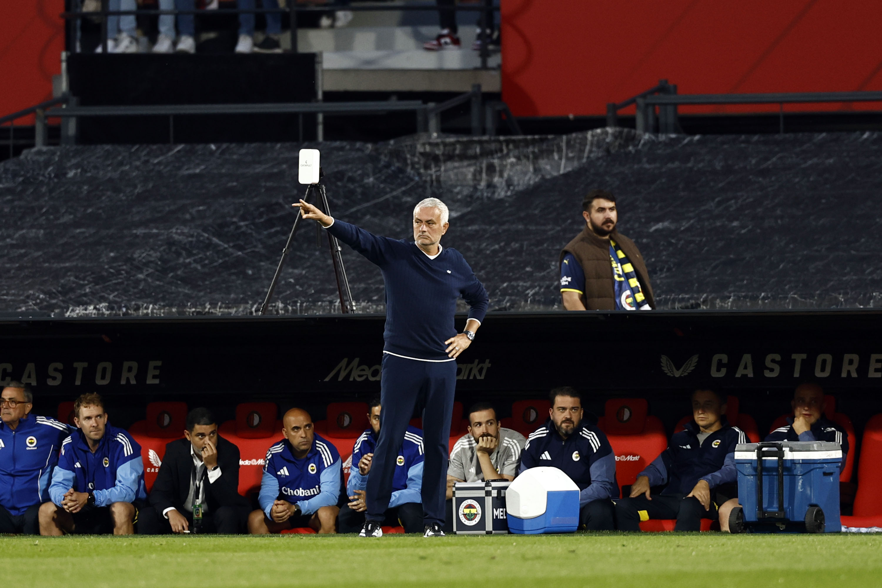 欧冠赛程吃紧，费耶诺德关键时刻伤情更新，底气十足，细节决定成败