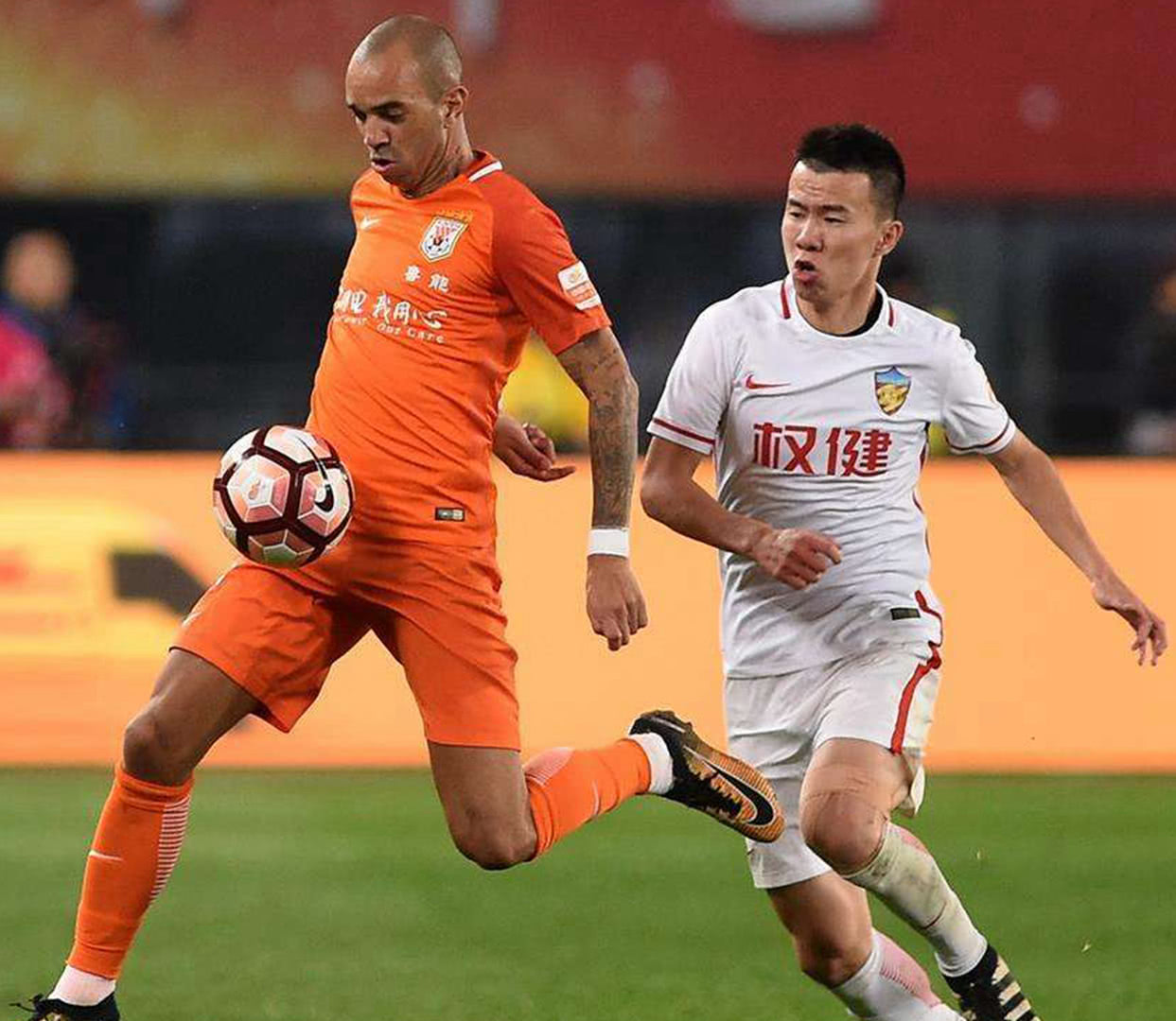 今夜新奥尔良鹈鹕官宣签约：亚冠节点到来；气氛紧张；控场能力受关注